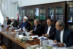 گزارش رئیس بانک مرکزی در مورد کنترل بازار ارز به سران قوا