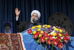 آمریکا و اذنابش قادر نیستند این ملت بزرگ و این رهبر شجاع را به زانو دربیاورند/ بزودی دو ماهواره به فضا پرتاپ می کنیم