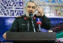 دشمن ابداً قادر به انتخاب گزینه نظامی علیه ایران نیست