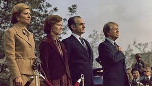 عدم استقلال شاه چگونه باعث به یغما رفتن ایران شد؟