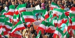 حضور تماشایی مردم در راهپیمایی یوم‌الله ۲۲ بهمن