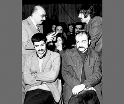 روشنفکران پشت کرده به مردم را شماتت می‌کرد