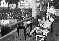 لغت «شاه» در تبلیغات رسمی درشت‌تر از «خدا» نوشته می‌شد!