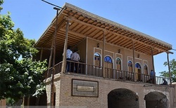  آقايان  عمارتی روی آب‌انبار