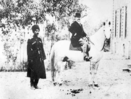 پیشرفت به مدد ممنوعیت شلوار‌های پاچه‌گشاد!