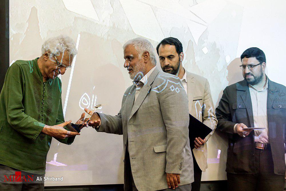 آقای حيدريان! این نيامدنها مد است يا تدبیر؟ آقای حيدريان! این نيامدنها مد است يا تدبیر؟