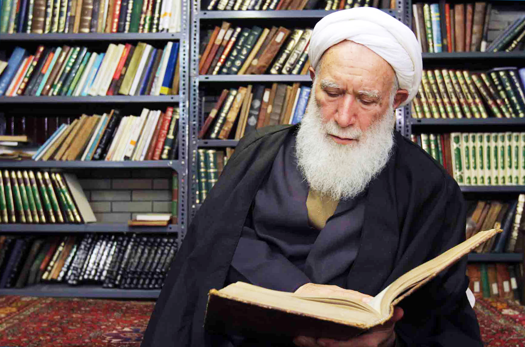 حقتعالی اراده فرموده است وجود آقای خامنهای را از دیگران متمایز کند حقتعالی اراده فرموده است وجود آقای خامنهای را از دیگران متمایز کند