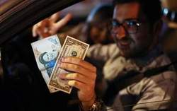 دولت می‌تواند قیمت دلار را به ۵۰۰۰ تومان برساند