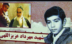 امام بازوی او را بوسید