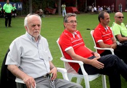خوردبین : پرسپولیس با قهرمانی ، حسرت ۲۶ ساله فوتبال ایران را پایان می دهد