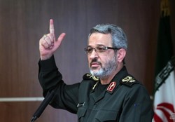 اولویت بسیج توجه به قشر جوان مؤمن انقلابی است/ فروپاشی آمریکایی‌ها آغاز شده است/ اعلام آمادگی مجدد بسیج برای همکاری با دولت