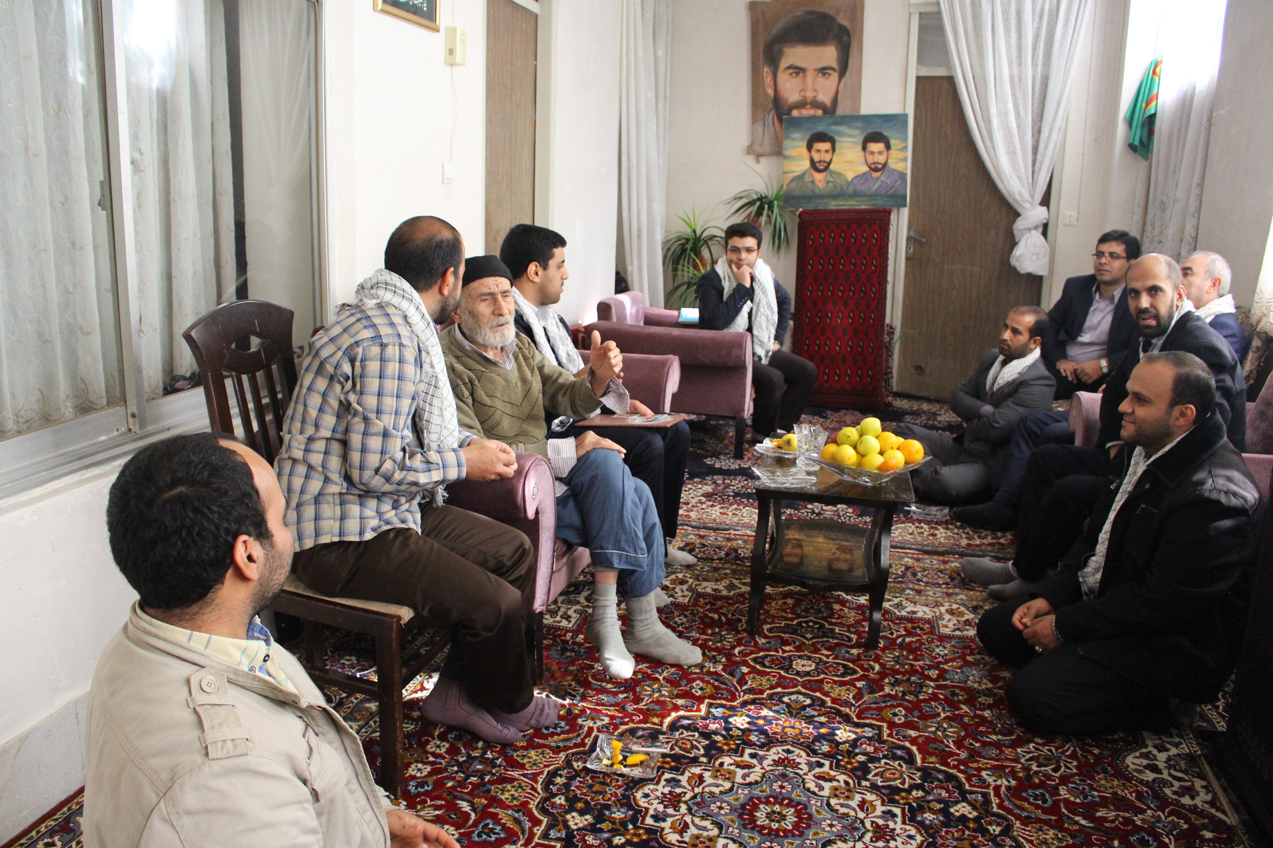 دیدار بسیجیان منطقه ۲۲ از خانواده شهدای روستای وردیج