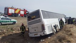 واژگونی اتوبوس با ۳۱ مصدوم و یک فوتی در زنجان