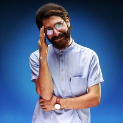محکومیت خواننده‌ای که برای مردم لب می‌زد