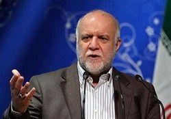 زنگنه: تصمیمی برای سهمیه‌بندی و افزایش قیمت بنزین گرفته نشده/ الزامی شدن کارت سوخت در آینده‌ای نزدیک اعلام می‌شود