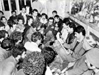 بی‌اعتمادیم به خلق، اما برای آن‌ها مبارزه می‌کنیم!