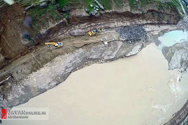 تصاوير هوایی از تلاش راهداری برای بازگشایی جاده‌ خرم آباد - پلدختر