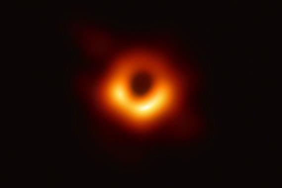 اولین تصویر یک ابر سیاهچاله در مرکز کهکشان M87
