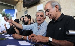 هنرمند عزیز، چه کسی در حال شوآف است؟ شما یا آن روحانی!