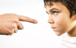 کلام توهین‌آمیز معلم کمتر از چوب و فلک میرزا نیست