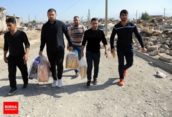 قهرمان المپیک دست‌گیر مردم محروم