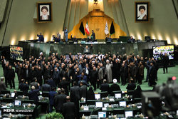 رئیس مجلس: امریکایی‌ها از منطقه فرار کنند