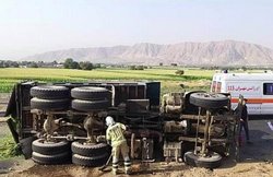 واژگونی کامیون سیمان در بزرگراه همت