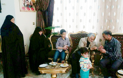 هدیه انگشتری سردار را با افتخار به همه نشان می‌دهم
