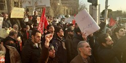 دانشجویان: سفیر لندن را اخراج کنید