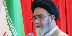 کسی را تائید و رد نمی‌کنم