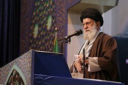 کسی که عکس سردار سلیمانی را پاره می‌کند «ایرانی» است؟