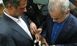 ثروت را مکیده و تفاله آن را بیرون انداخته‌اند