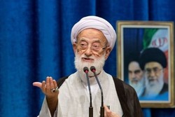 انقلاب اسلامی نگذاشت گردن‌کشان دنیا به هدف‌شان برسند