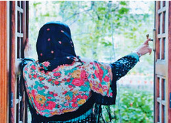 پنجره‌های قلبت را باز بگذار 
تا آرامش نازل شود