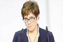 نامزد جانشینی «مرکل» استعفا کرد