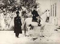 کودتای انگلیسی توسط جناحی انجام شد که استعمار را کم‌هزینه می‌خواست