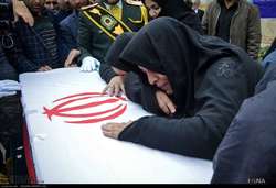 نیمی از وجودم رفت و نیم دیگر هنوز جراحت دارد
