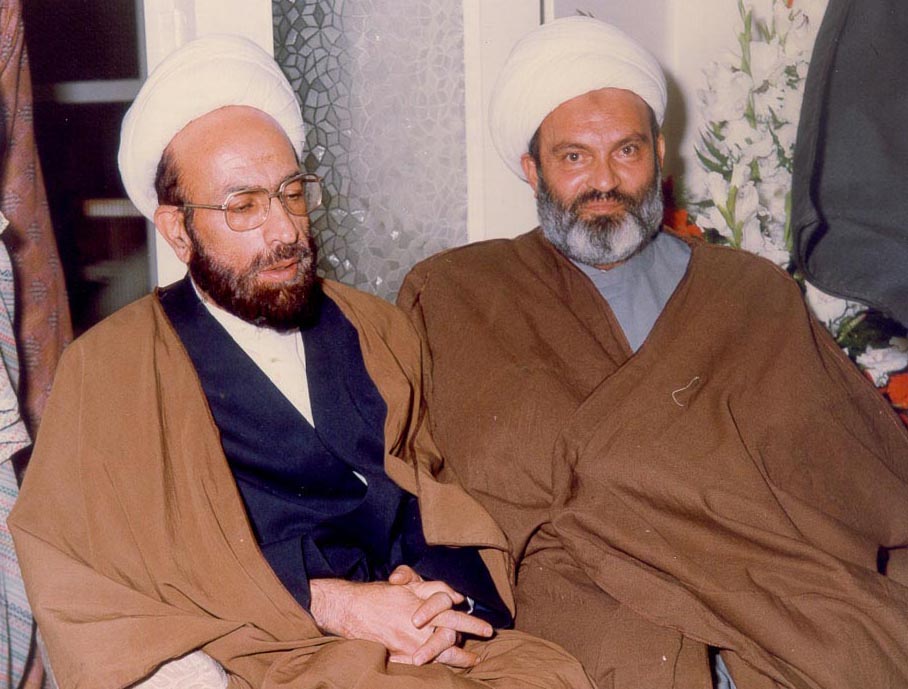 حاج شیخ مهدی غیاث&zwnj;الدین نجفی در کنار حاج مهدی مظاهری