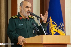 سردار سلامی: دنبال جنگ نیستیم، از جنگ هم نمی‌هراسیم