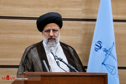اندیشه و عمل انقلابی تنها راه برون رفت از مشکلات