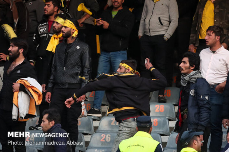 پایان بازی سپاهان و پرسپولیس با یک مرگ عجیب! +عکس