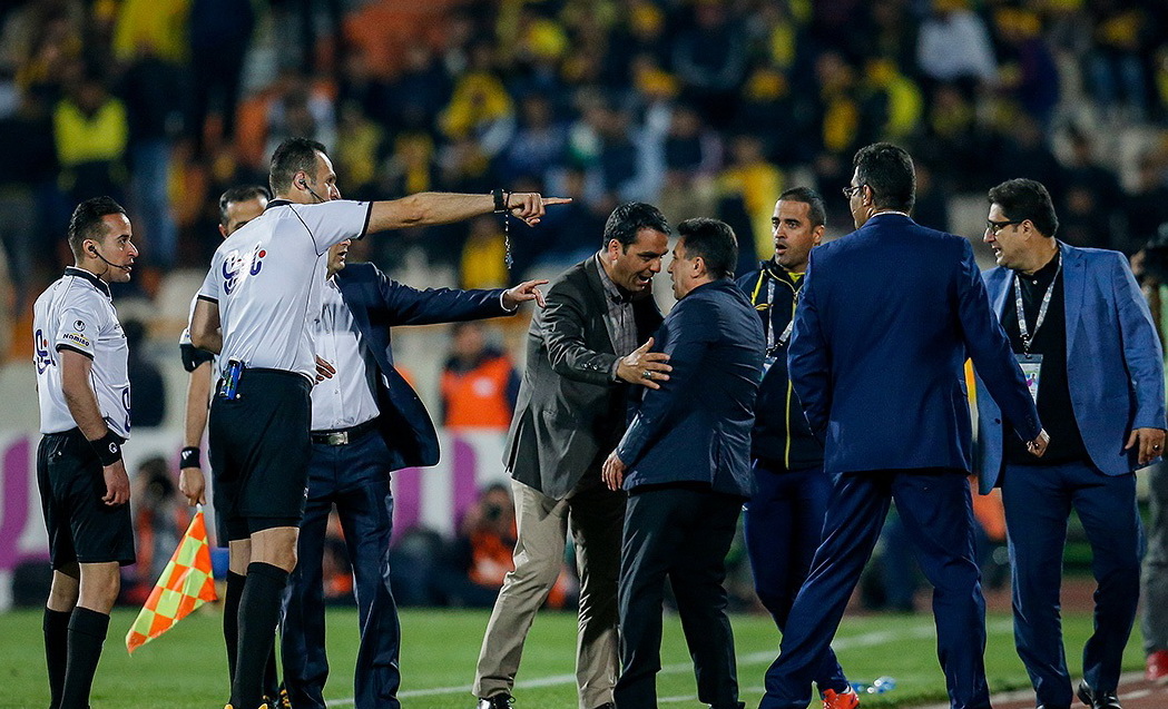 ریاحی: داور باید سوت توقف بازی را می زد