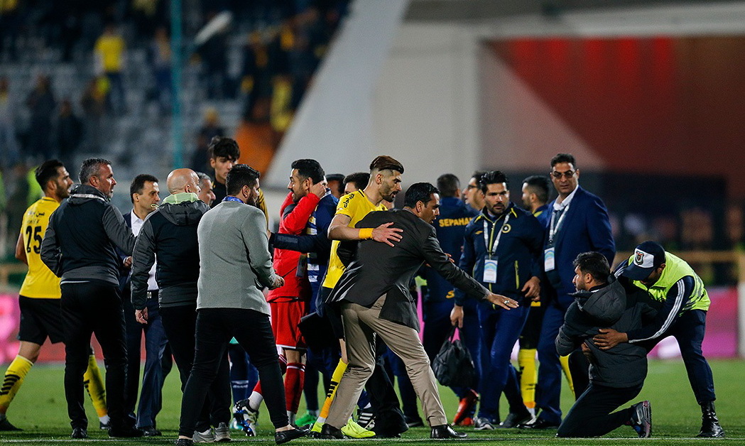 ریاحی: داور باید سوت توقف بازی را می زد