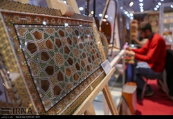 افتتاح نخستین بازار تجاری صنایع دستی کشور در شیراز