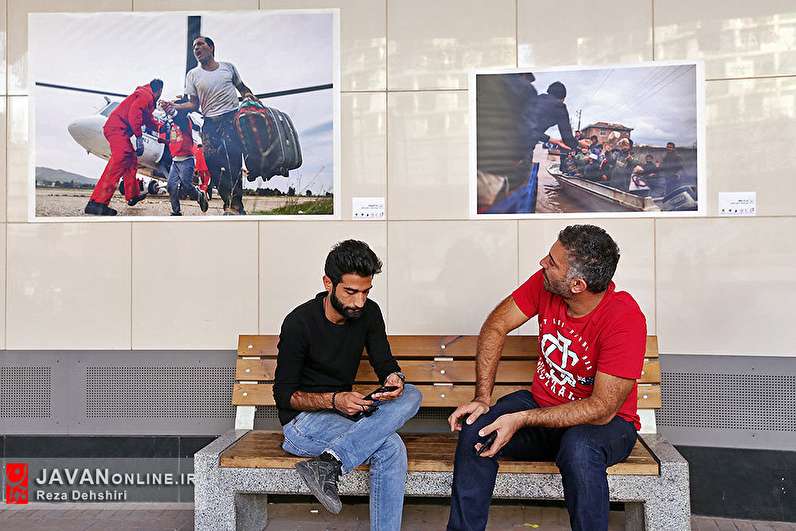 نمایشگاه عکس‌‌هاي سيل اخير در ایوان انتظار میدان ولیعصر