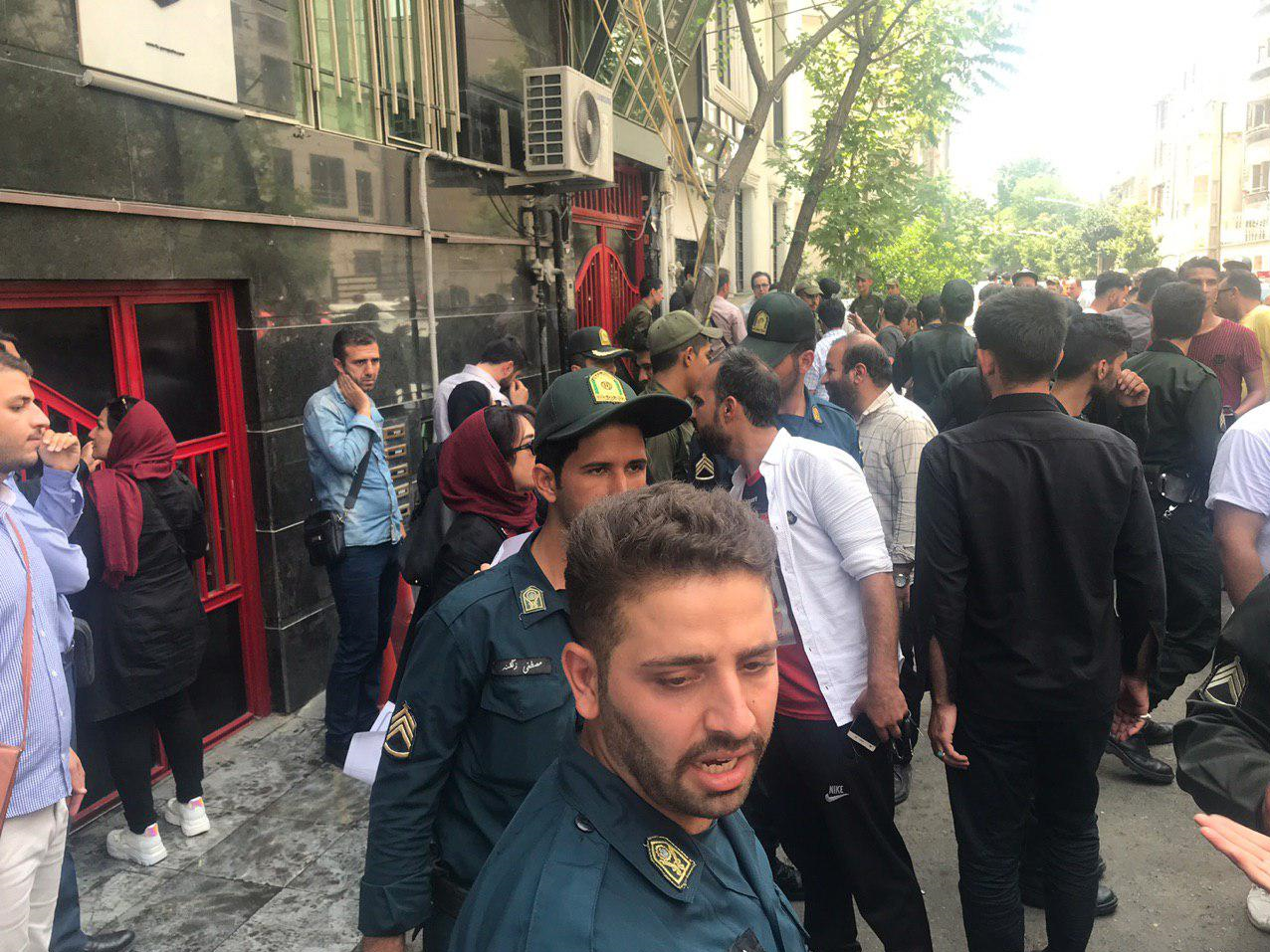 فریاد استعفا استعفا هواداران پرسپولیس در سئول! + تصاویر
