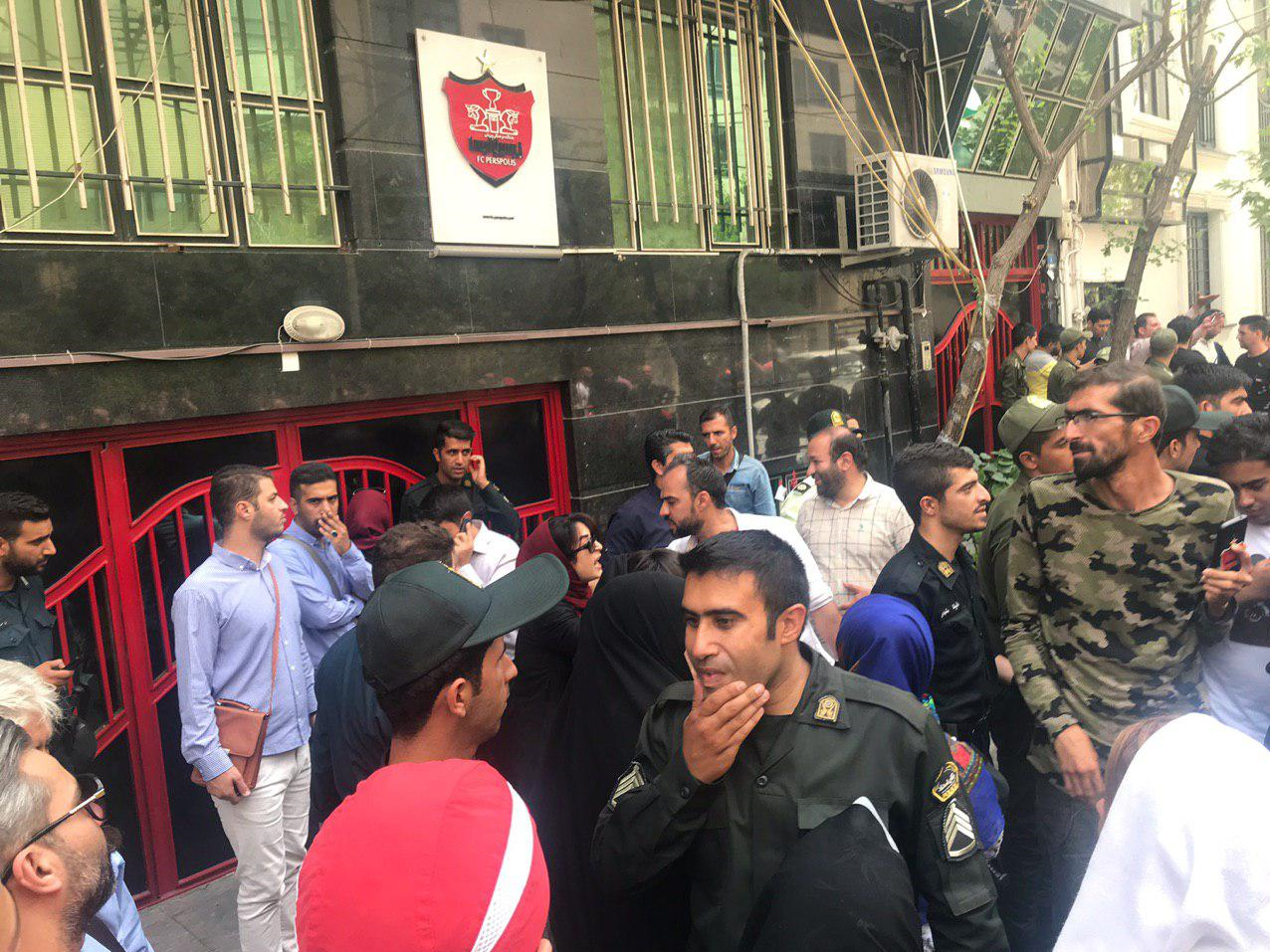 فریاد استعفا استعفا هواداران پرسپولیس در سئول! + تصاویر