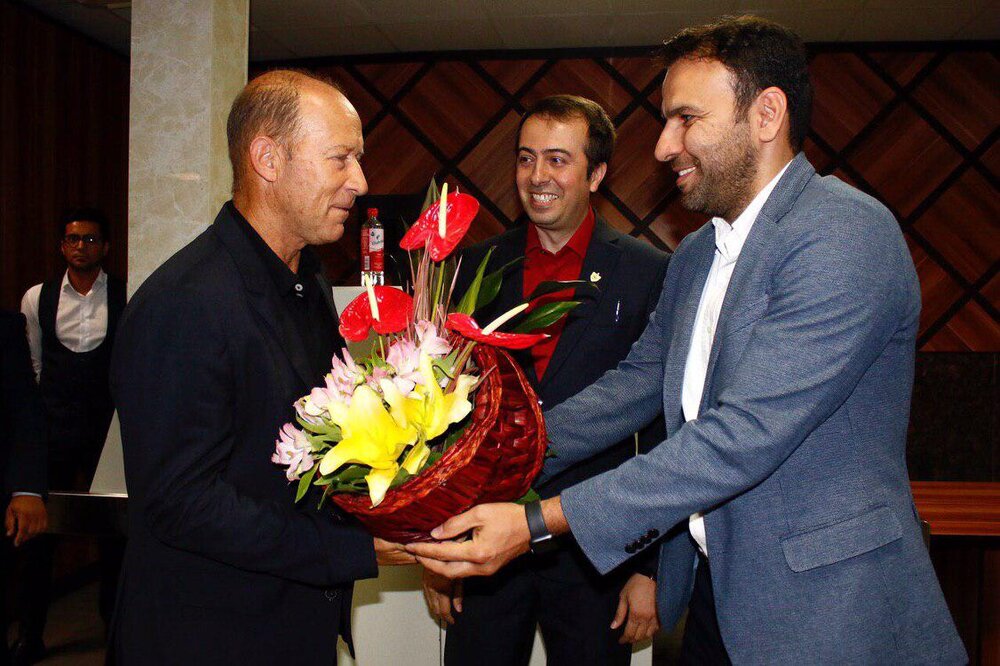 گزارش تصاویری از حضور سرمربی پرسپولیس در تهران