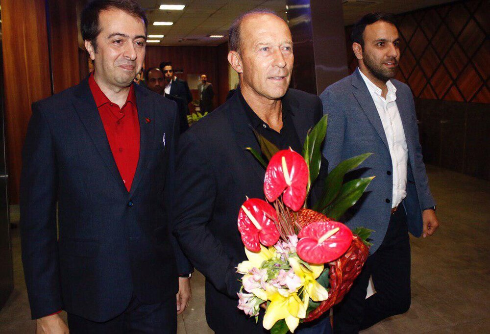 گزارش تصاویری از حضور سرمربی پرسپولیس در تهران