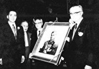 شاه اعتقاد داشت مسئولان هرچه ذلیل‌تر، بهتر!